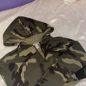 Cropped camouflage zipper jacket